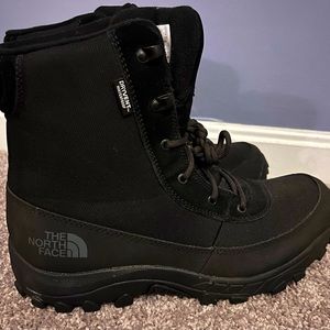 North Face Men’s Chillcat winter boots Size 9- Still Available!